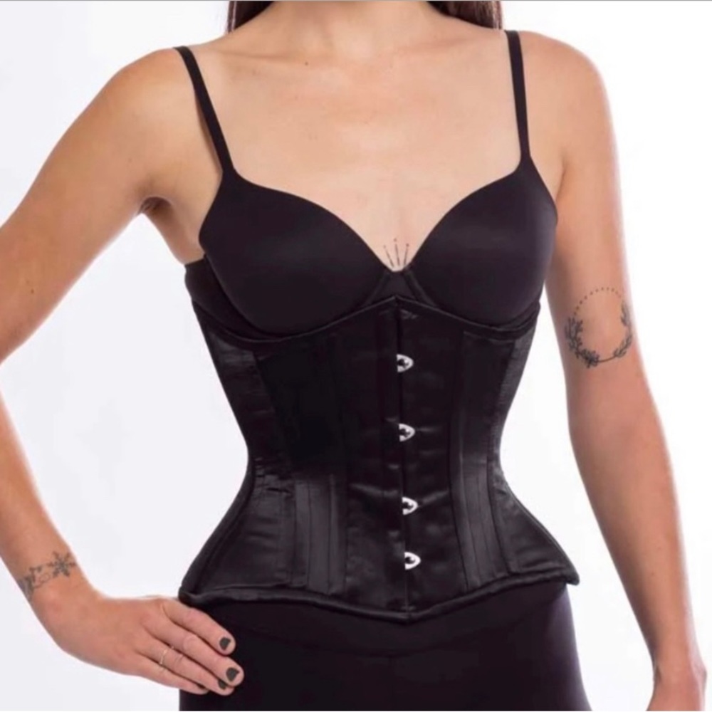 EUC Like New Orchard Corset CS-426 Black Size 26